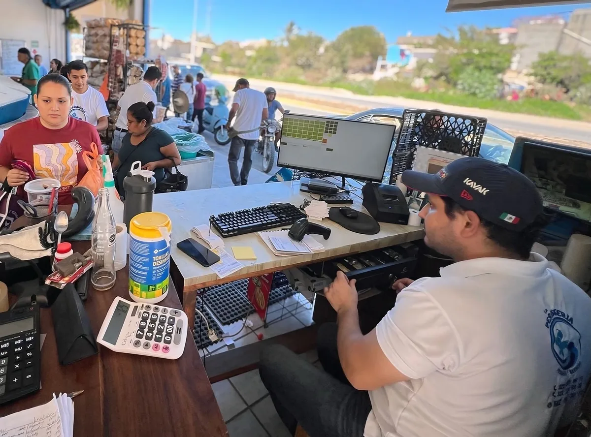 Sucursal de La Periskeria atendiendo clientes